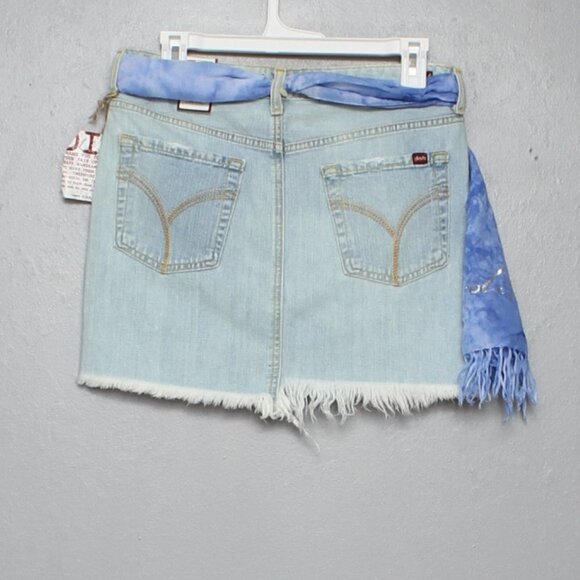 Dish Denim NWT Chloe super bleached distressed mini jean skirt - Picture 2 of 7